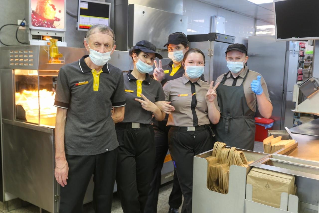 Фото Первый ресторан «Вкусно и точка» открылся в Новосибирске: показываем, чем он отличается от McDonald's 16