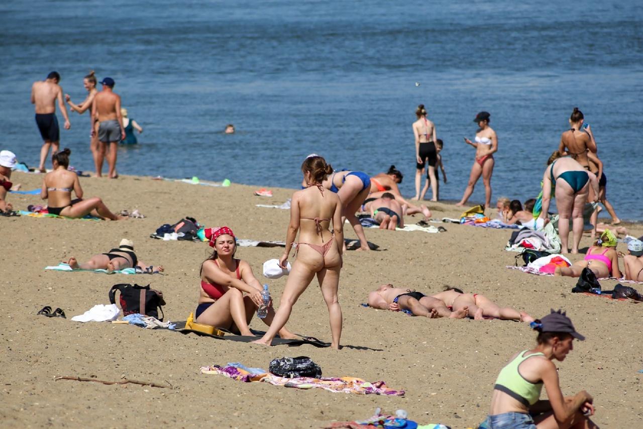 Фото Жители Новосибирска оккупировали пляжи из-за аномальной жары в +32 градуса 6