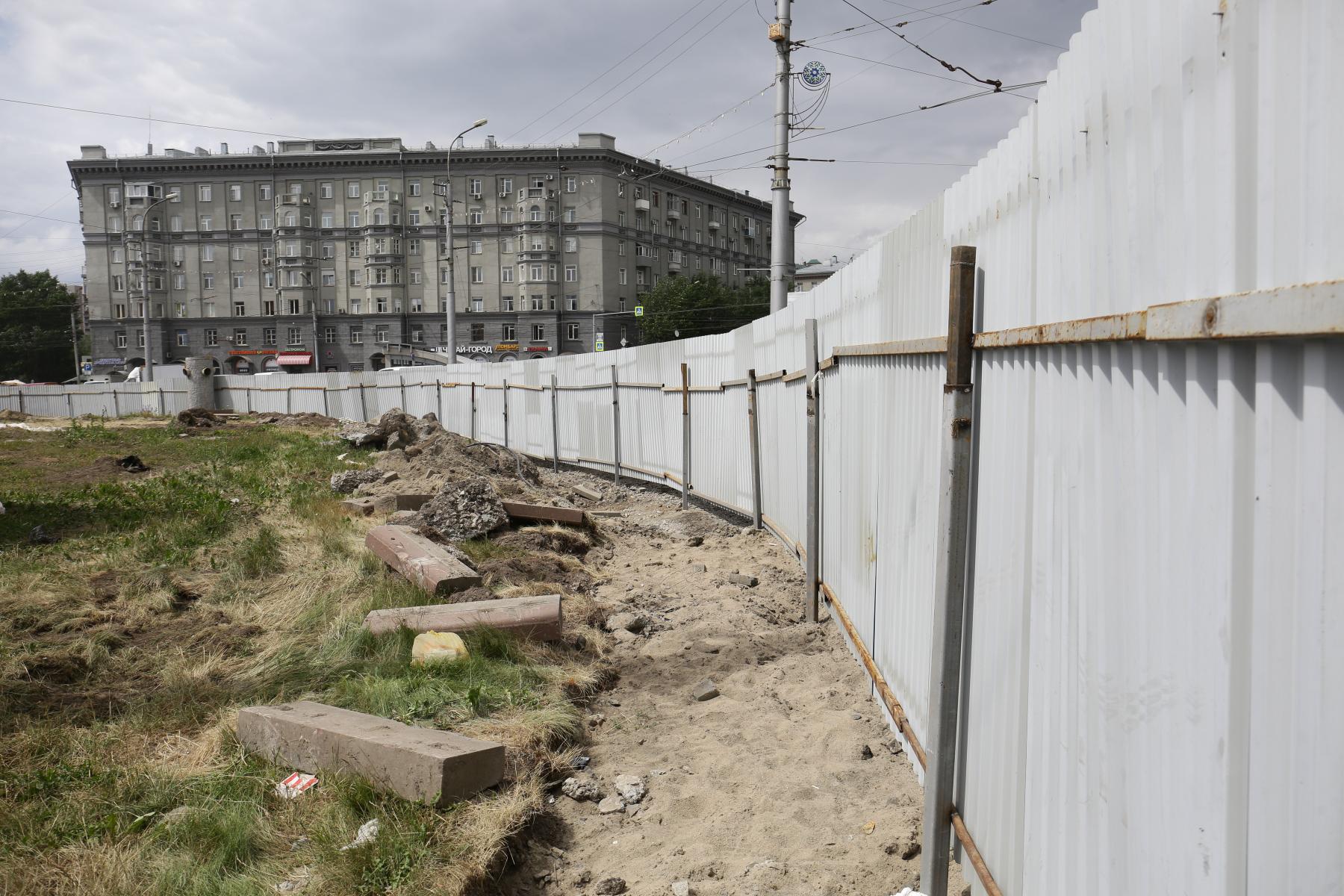 Фото Москва в режиме онлайн следит за строительством стелы «Новосибирск – Город трудовой доблести» 2