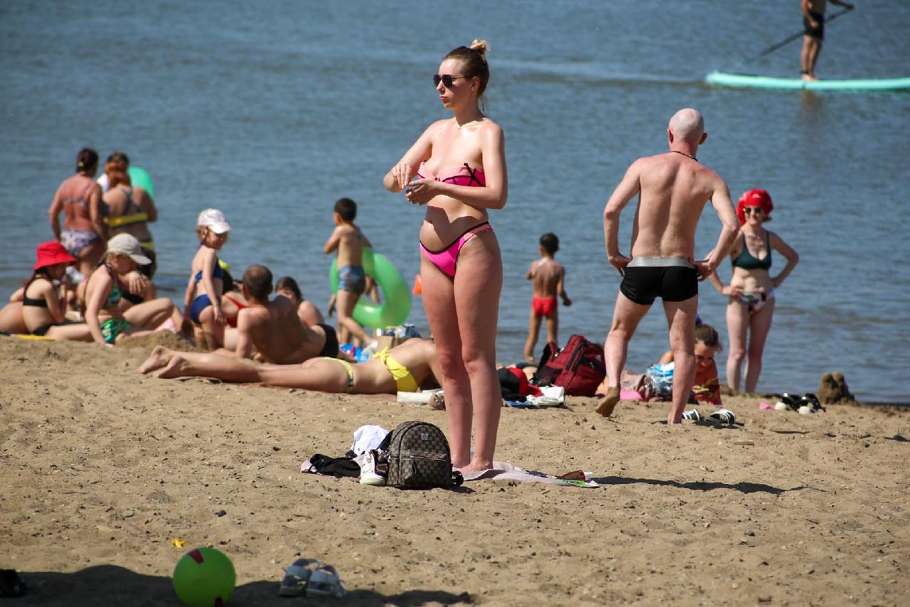 Фото Жители Новосибирска оккупировали пляжи из-за аномальной жары в +32 градуса 3