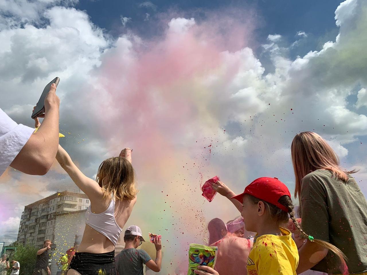 Фото Стать частью радуги: Color Fest прошёл в Новосибирске 5