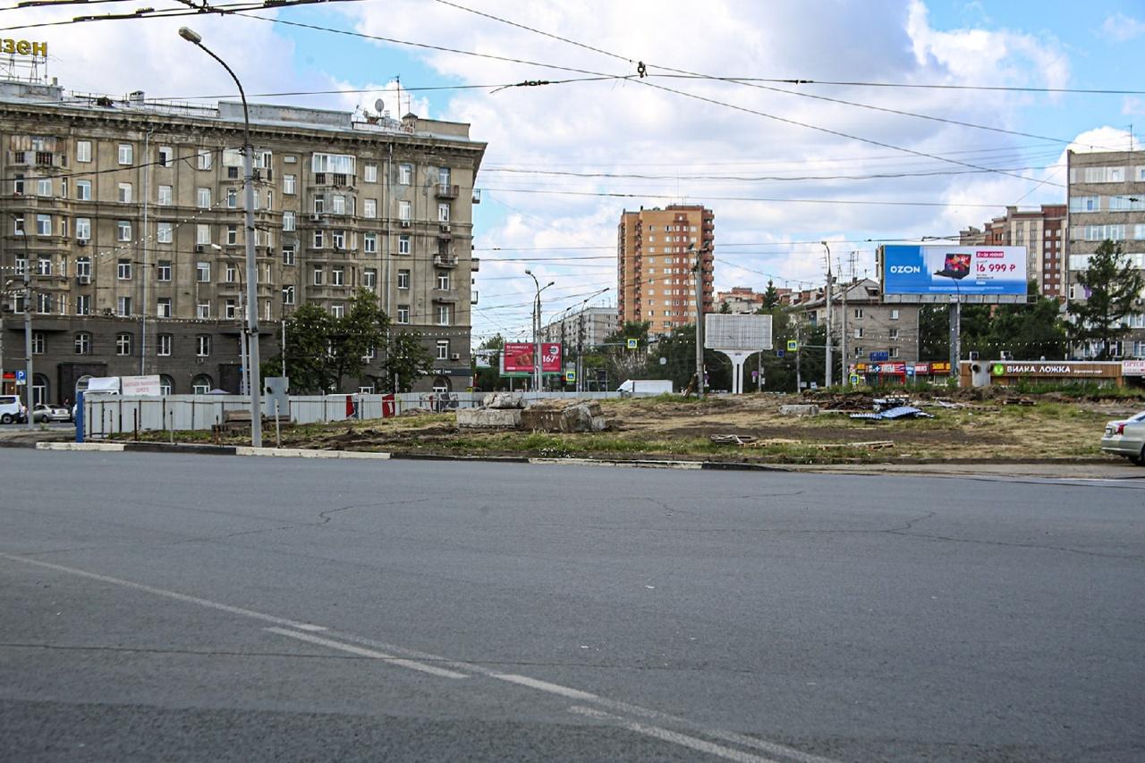 Фото Площадь Калинина в Новосибирске обнесли забором 3
