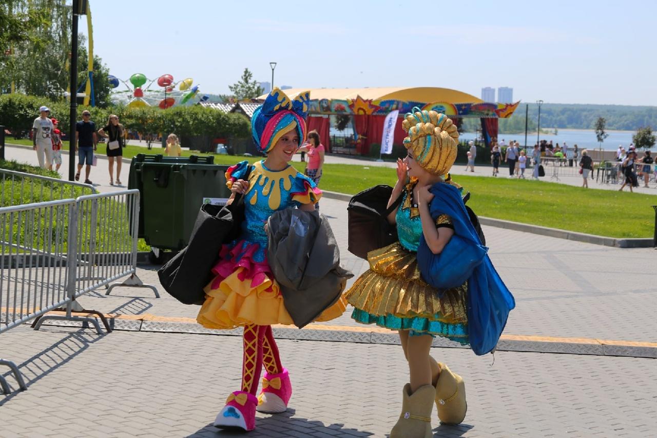 Фото Тысячи новосибирцев празднуют День города на Михайловской набережной 7