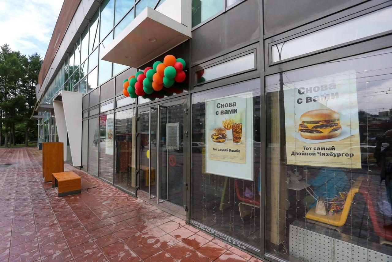 Фото Первый ресторан «Вкусно и точка» открылся в Новосибирске: показываем, чем он отличается от McDonald's 2