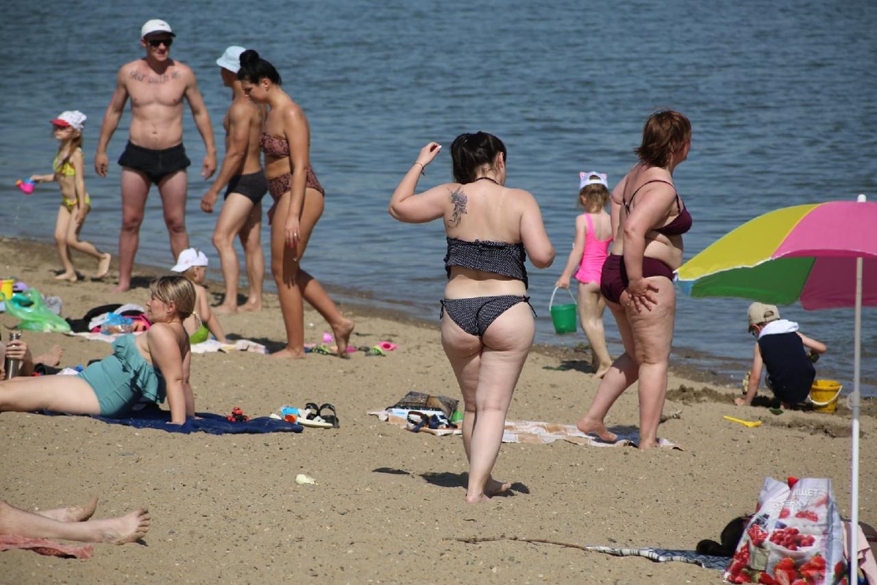 Фото Стилист из Новосибирска Хлопонина раскритиковала неуместные купальники девушек на пляжах 3