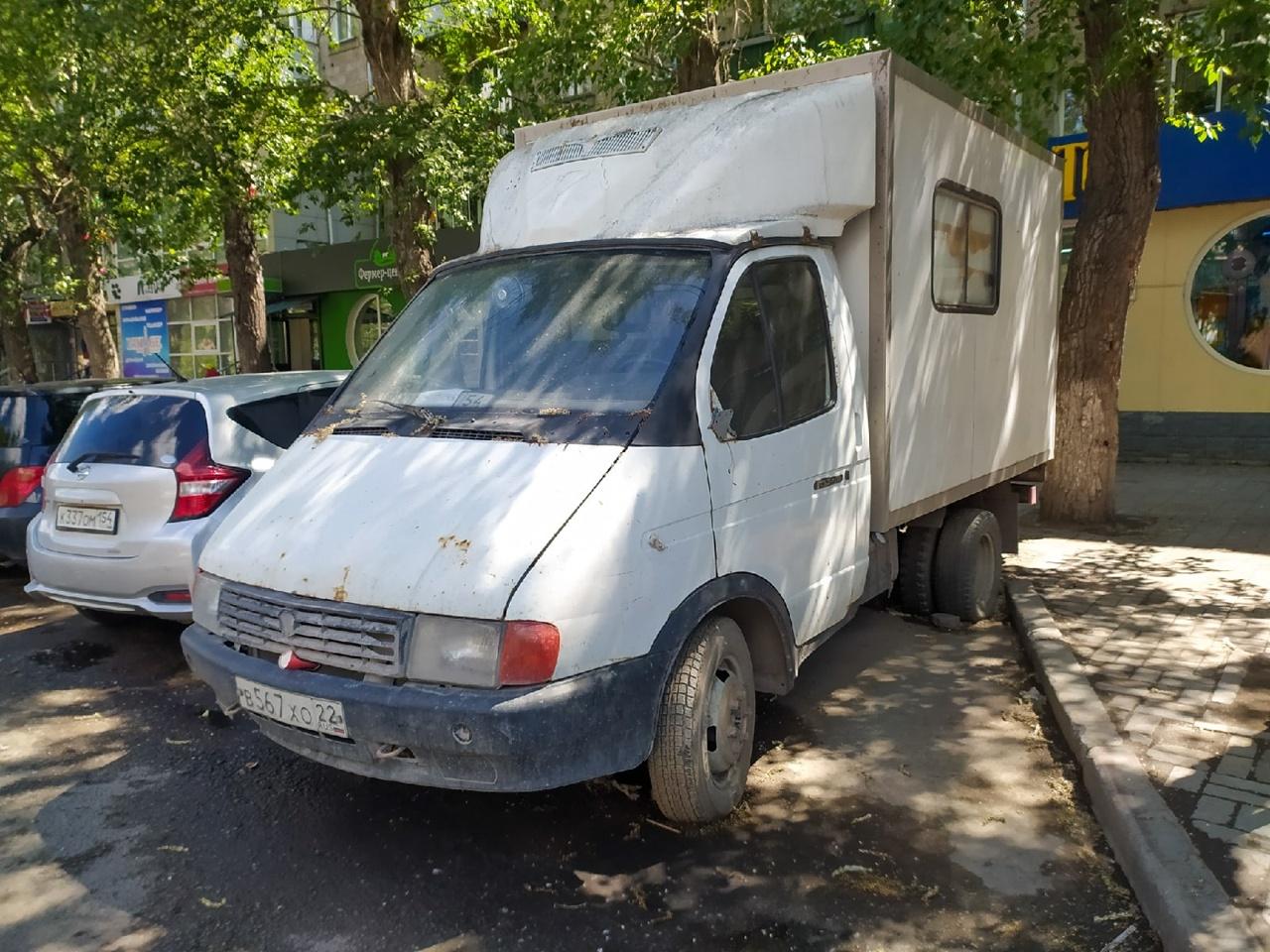 Фото Жители Новосибирска пожаловались на брошенные машины на дорогах 5
