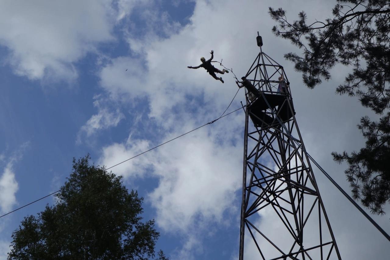 Фото Студентка из Новосибирска прыгнула с 30-метровой вышки за 500 рублей 2