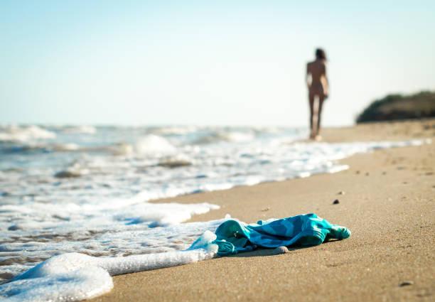 Фото Можно трусики оставить? Шокирующие правила нудистских пляжей, которые скрывают от новичков 3