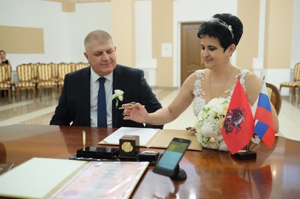 Фото Ведьма из Новосибирска Елена Голунова отметила годовщину свадьбы 2