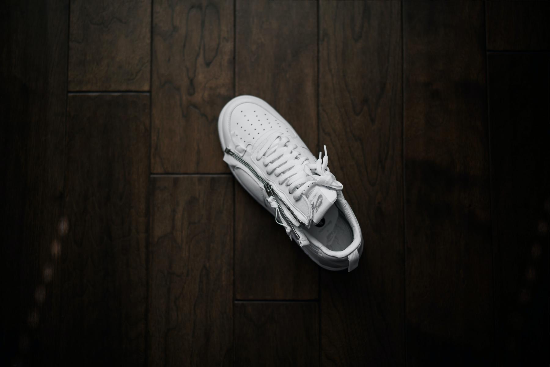 Фото Как новые: 3 простых способа очистить белые кроссовки и кеды 2