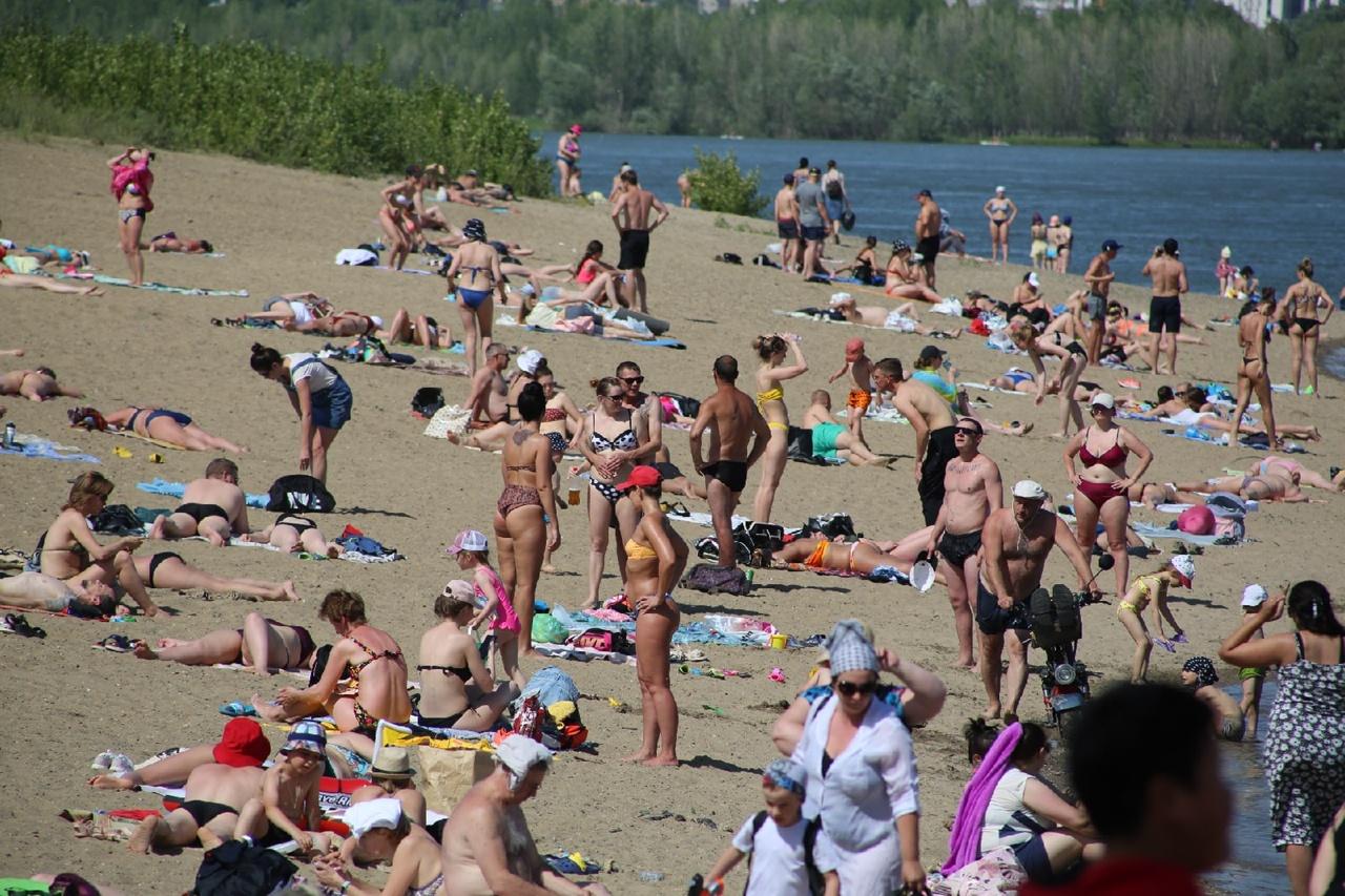 Фото Жители Новосибирска оккупировали пляжи из-за аномальной жары в +32 градуса 5