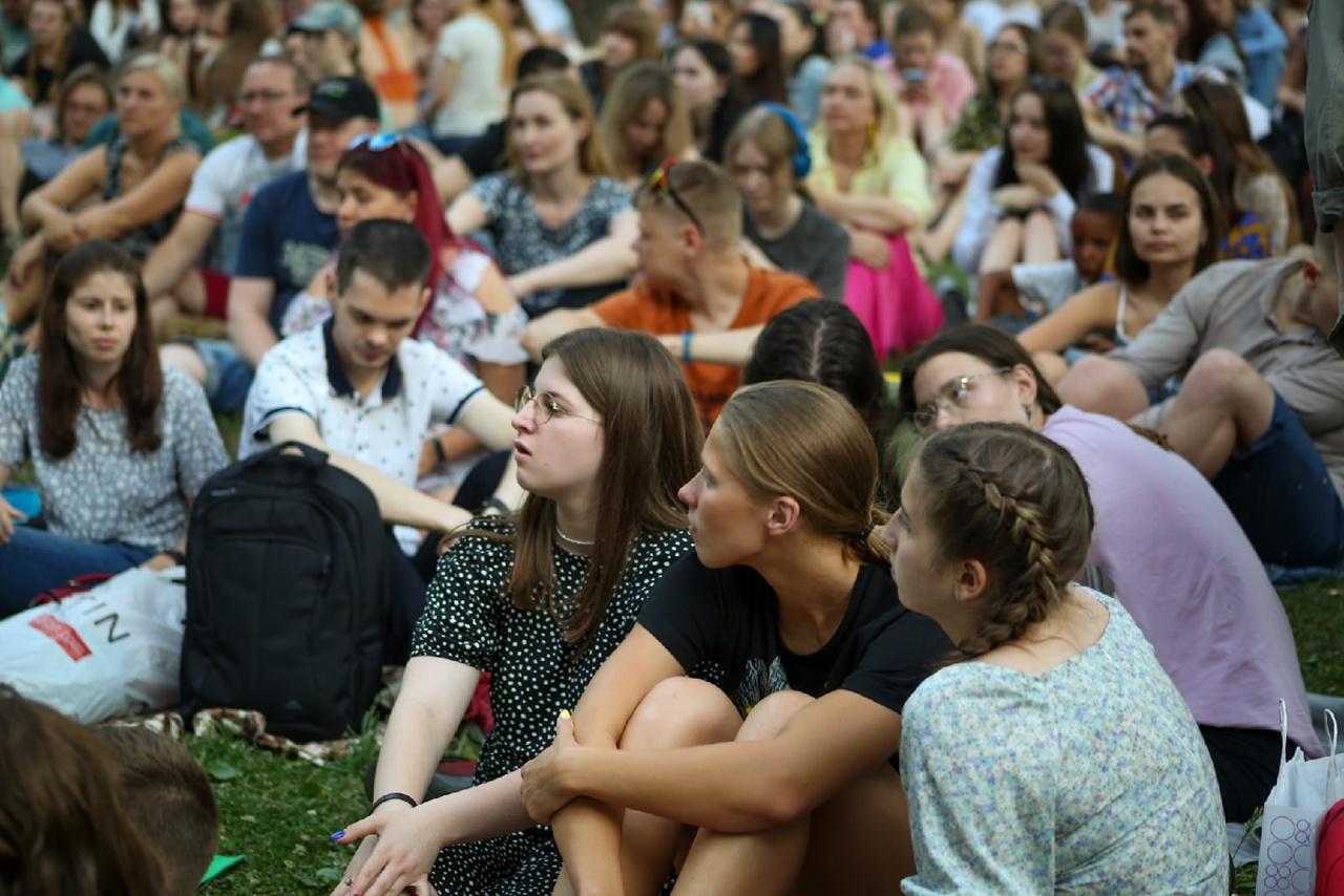 Фото В Новосибирске стартовал сезон летних фестивалей «Кино на траве» 3