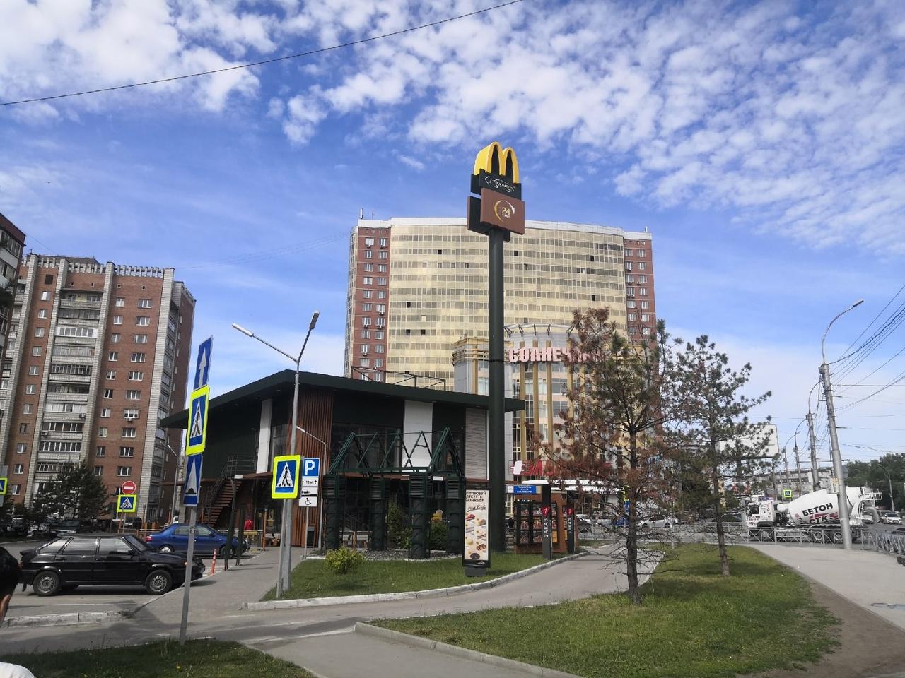 Фото В Новосибирске с ресторанов McDonald's начали снимать вывески 5