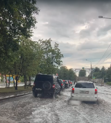 Фото Сильный ливень затопил улицы Новосибирска 20 июня 3