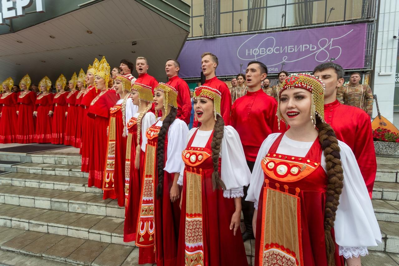 12 Июня праздник фото. Салют 12 июня Новосибирск.