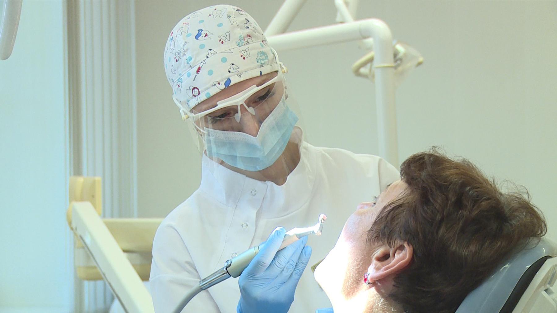 Фото Пришёл с острой болью, ушёл с голливудской улыбкой: «земский доктор» об особенностях сельской стоматологии 13
