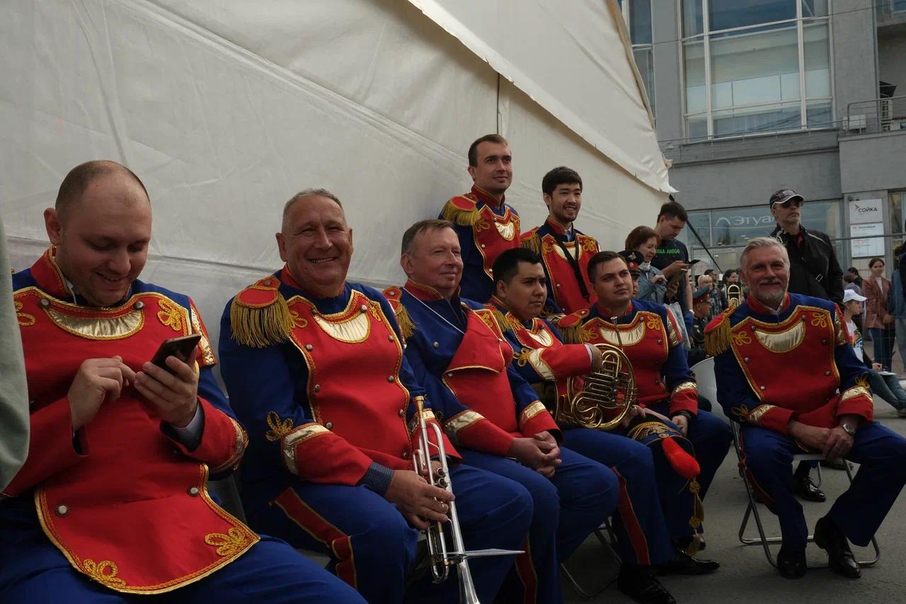 Фото В Новосибирске в День города прошел плац-парад духовых оркестров — лучшие фото выступления 10