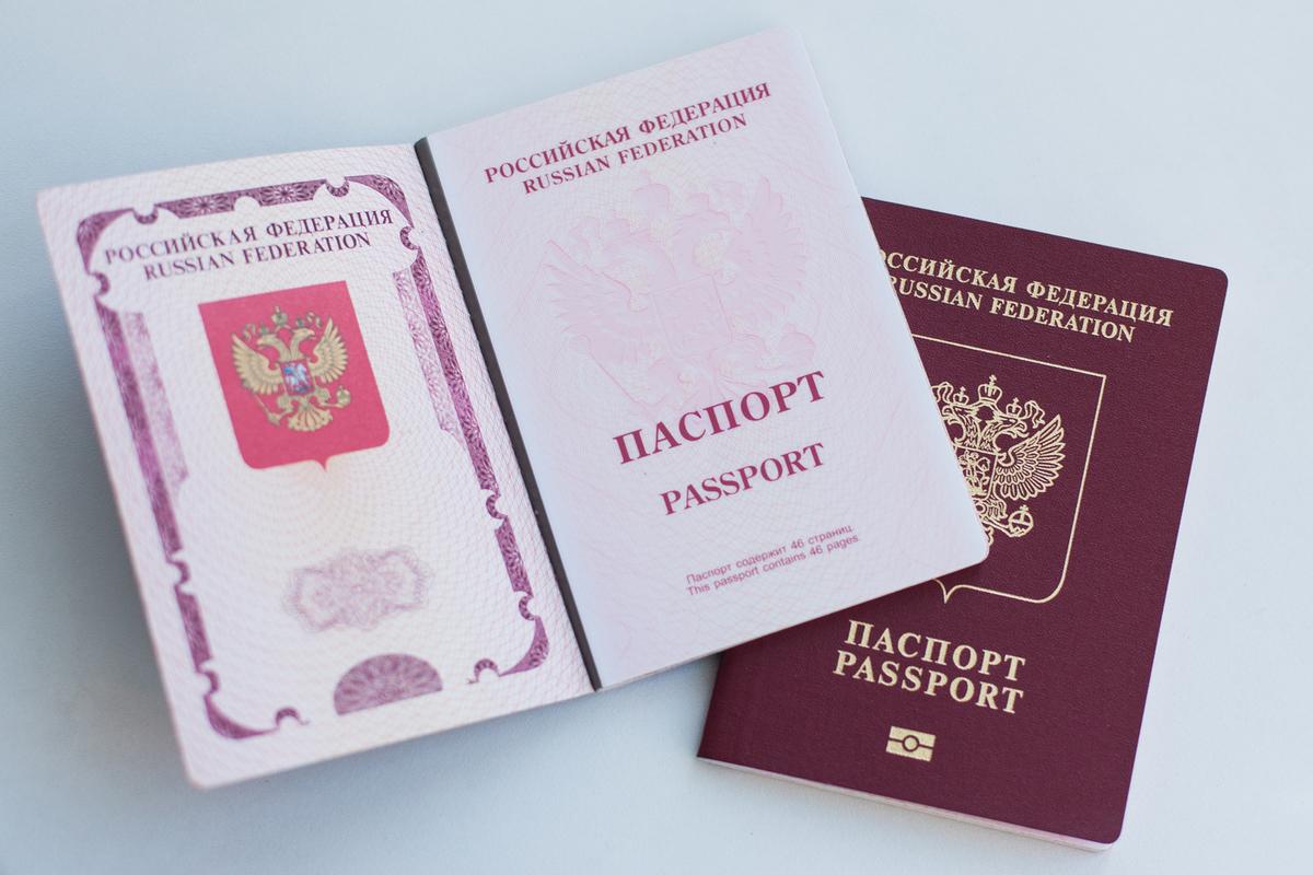 Фото Путин подписал закон о загранпаспортах: новые правила для призывников от 18 до 27 лет 2