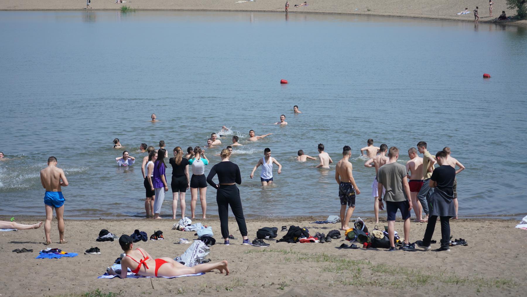 Фото Жители Новосибирска массово отправились на пляжи 3 июня 5
