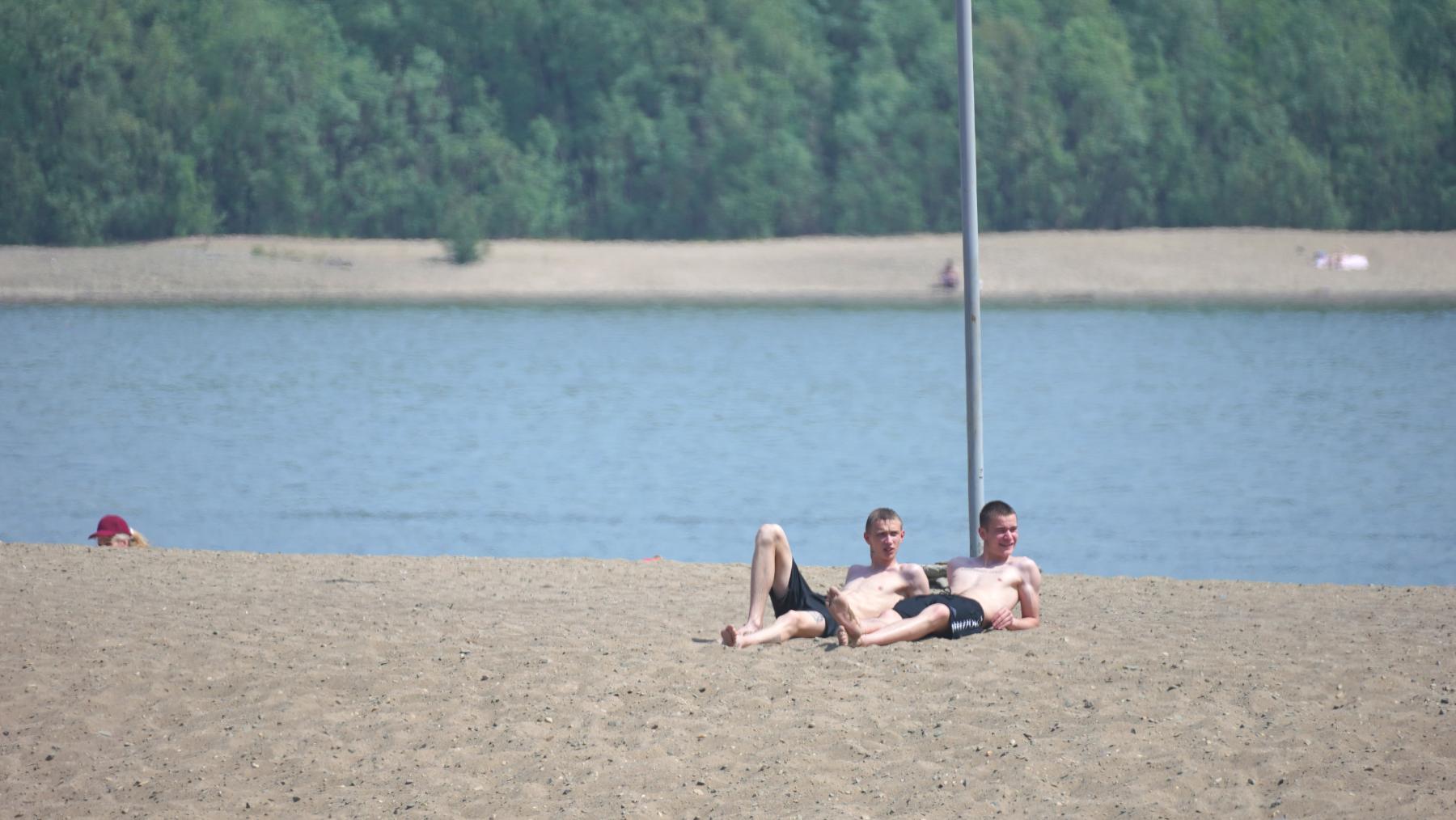 Фото Жители Новосибирска массово отправились на пляжи 3 июня 4