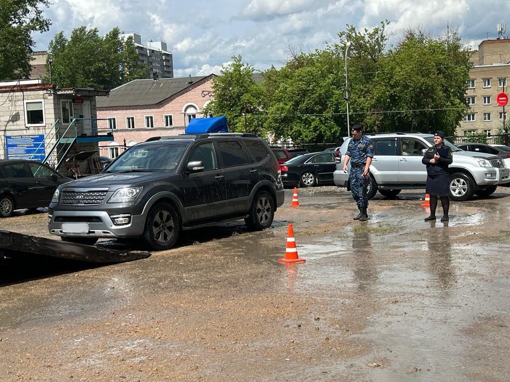 В Новосибирске приставы арестовали корейский внедорожник алиментщика -  sib.fm