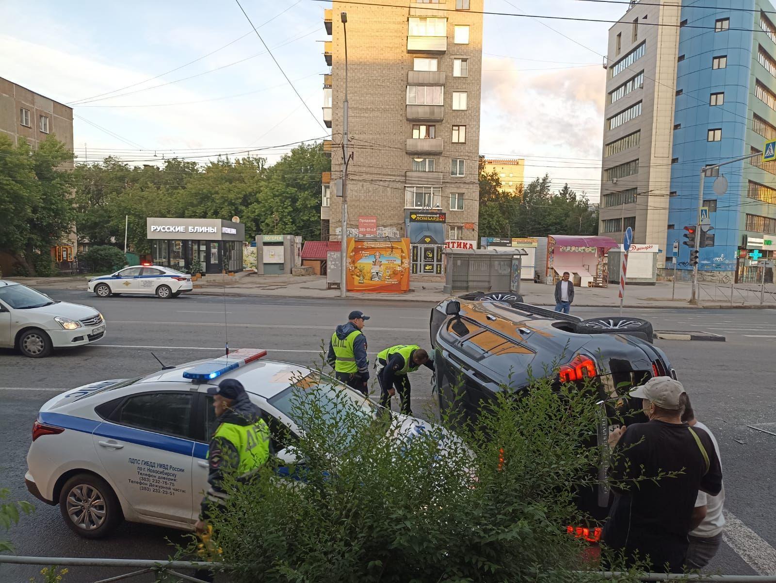 В Новосибирске врезавшуюся в машину ДПС гонщицу оштрафовали на 30 тысяч -  sib.fm