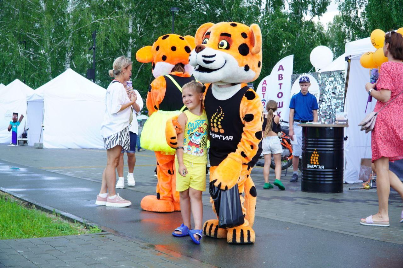 Фото Kamazz на сцене и воздушные гимнасты: онлайн-репортаж празднования 131-летия Новосибирска в парке «Арена» 31