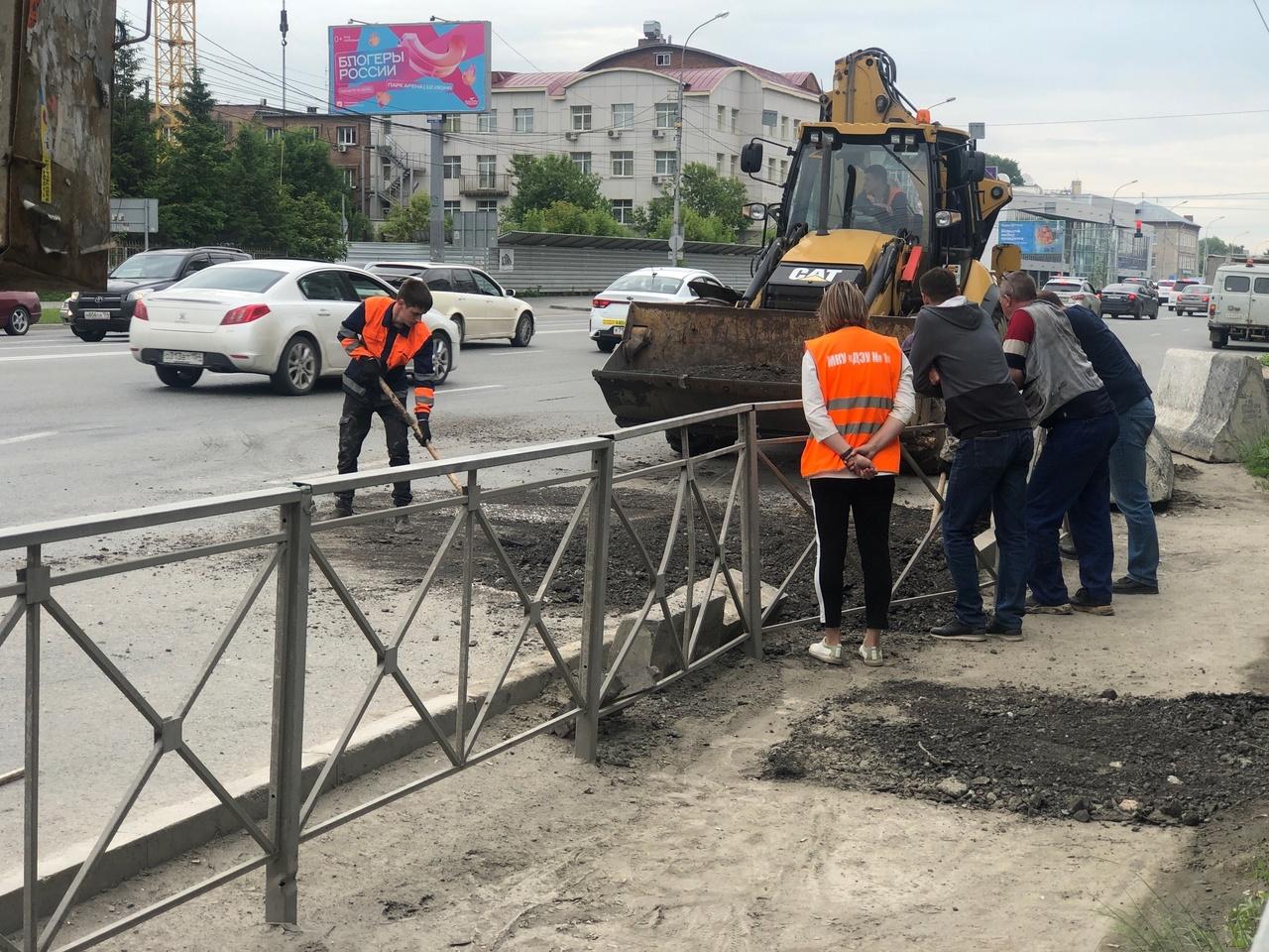 В Новосибирске опубликованы кадры провала дороги, где вводят режим  повышенной готовности - sib.fm