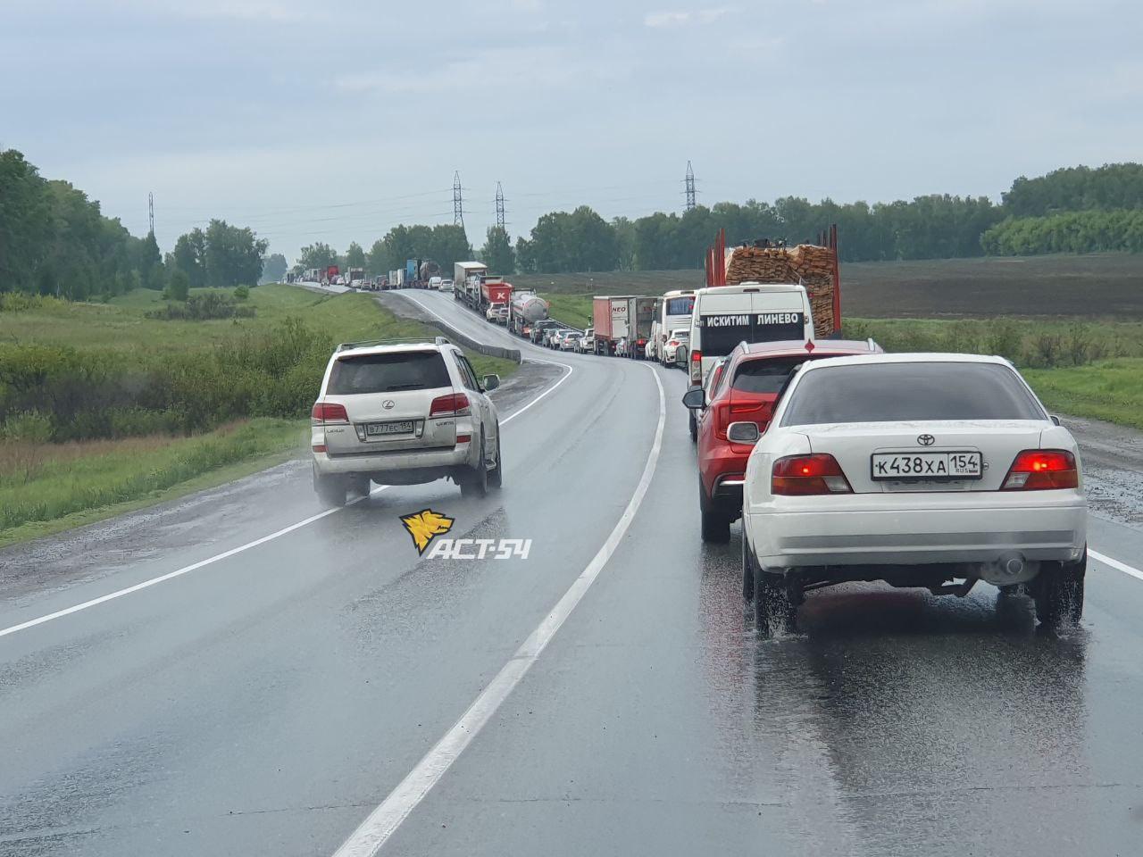 Фото 10-километровая пробка и +25 градусов жары: главное в Новосибирске за 6 июня 3