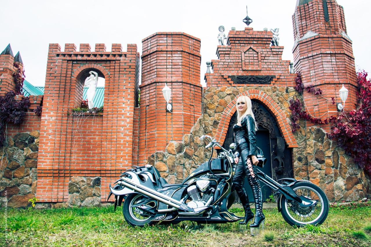 Фото «Ведьма на колесах»: как потомственная колдунья из Новосибирска стала байкером и попала в жуткое ДТП 3