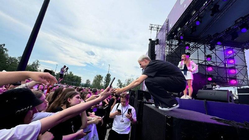 Фото Тысячи новосибирцев пришли на концерт МакSим и Ramil' в парк «Арена». Фоторепортаж 16