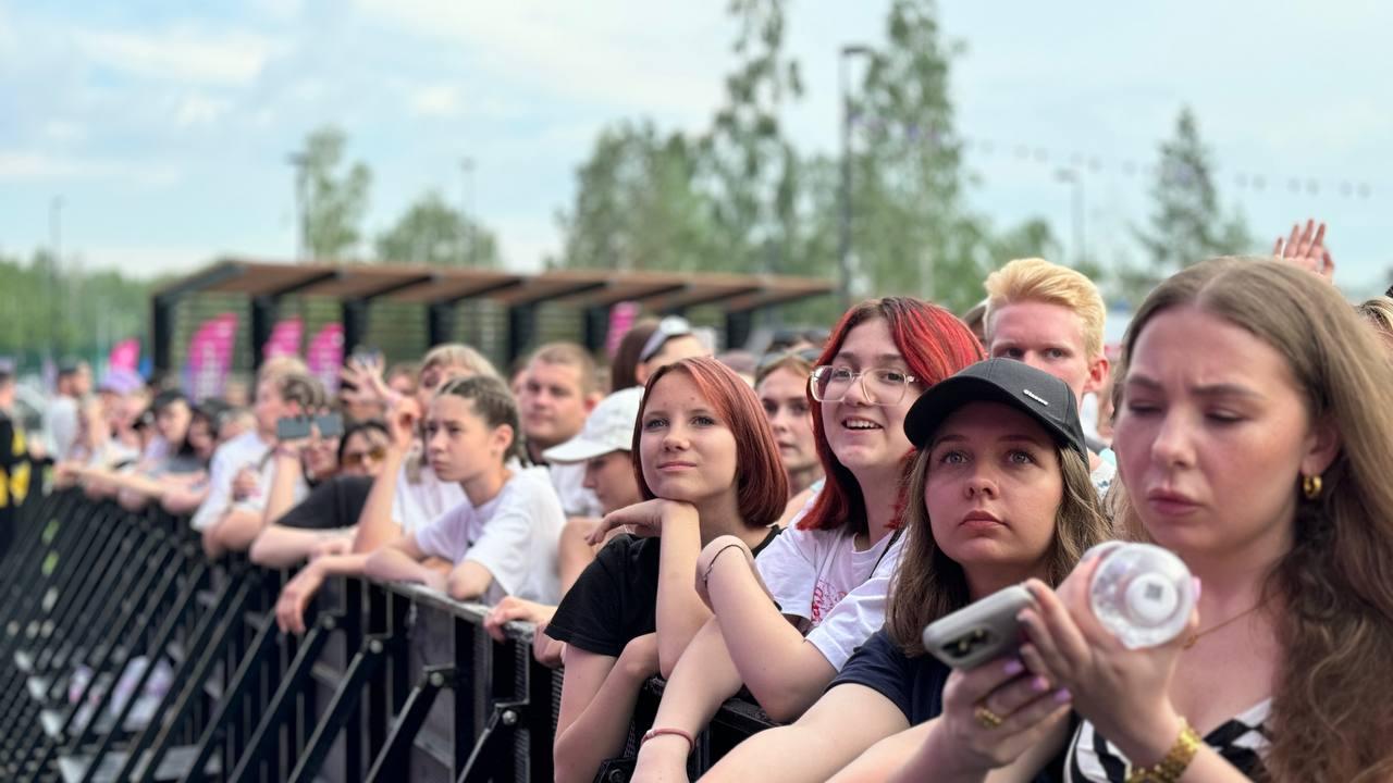 Фото Тысячи новосибирцев пришли на концерт МакSим и Ramil' в парк «Арена». Фоторепортаж 19