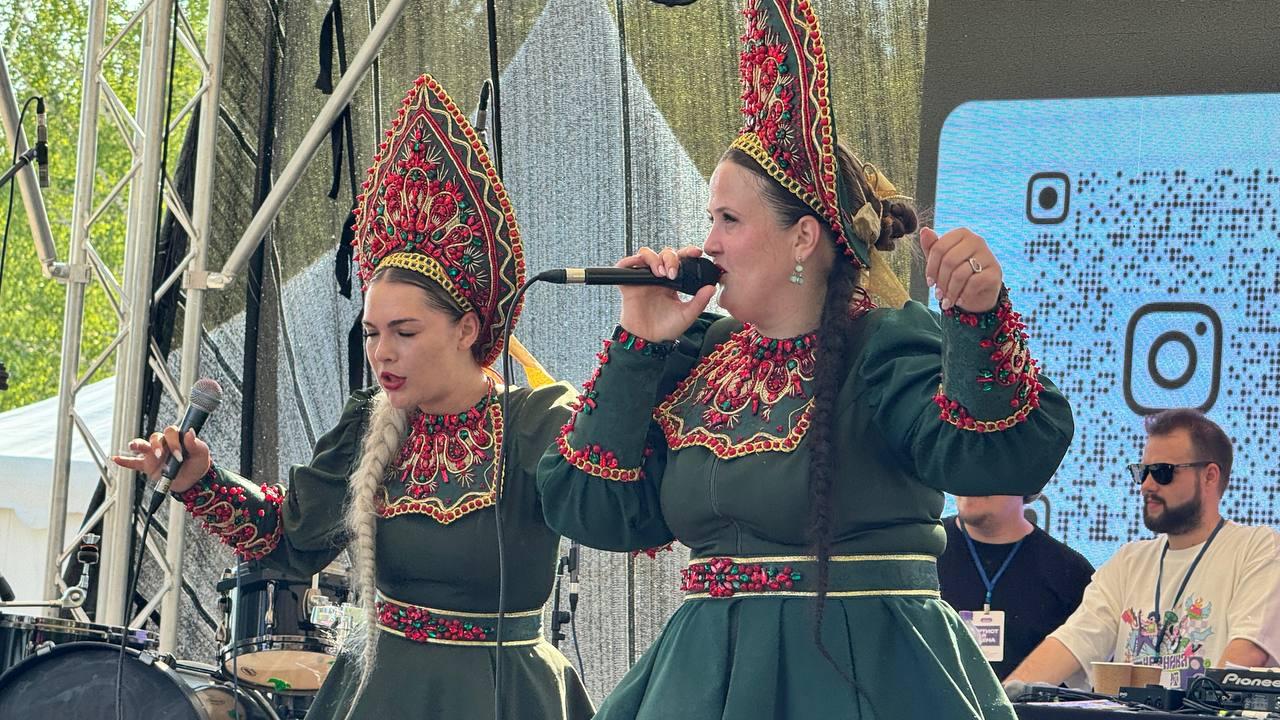 Фото В Новосибирске выступление Давы, Элджея и Лакосты произвело фурор. Фотоотчет Черника Music Fest 15 июня 41