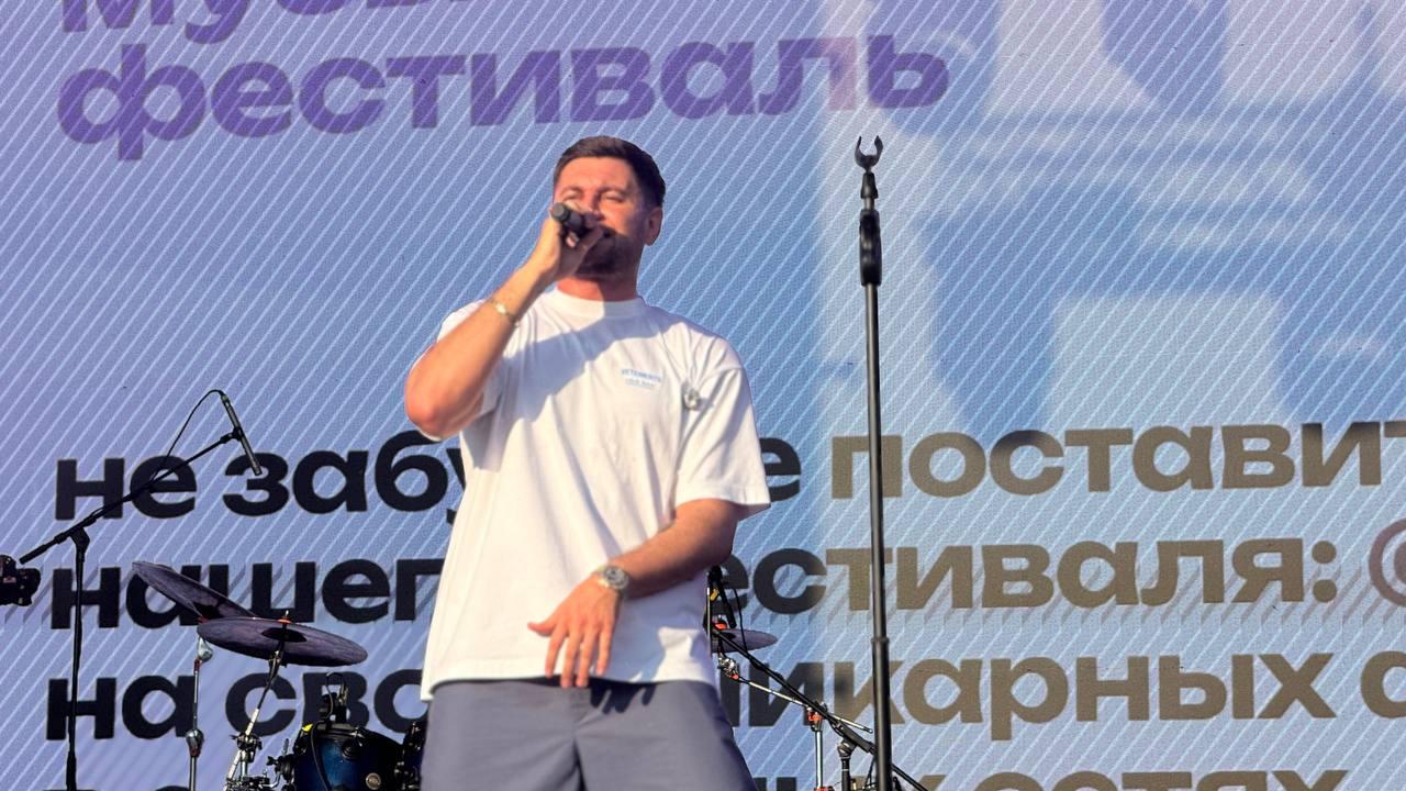 Фото В Новосибирске выступление Давы, Элджея и Лакосты произвело фурор. Фотоотчет Черника Music Fest 15 июня 24