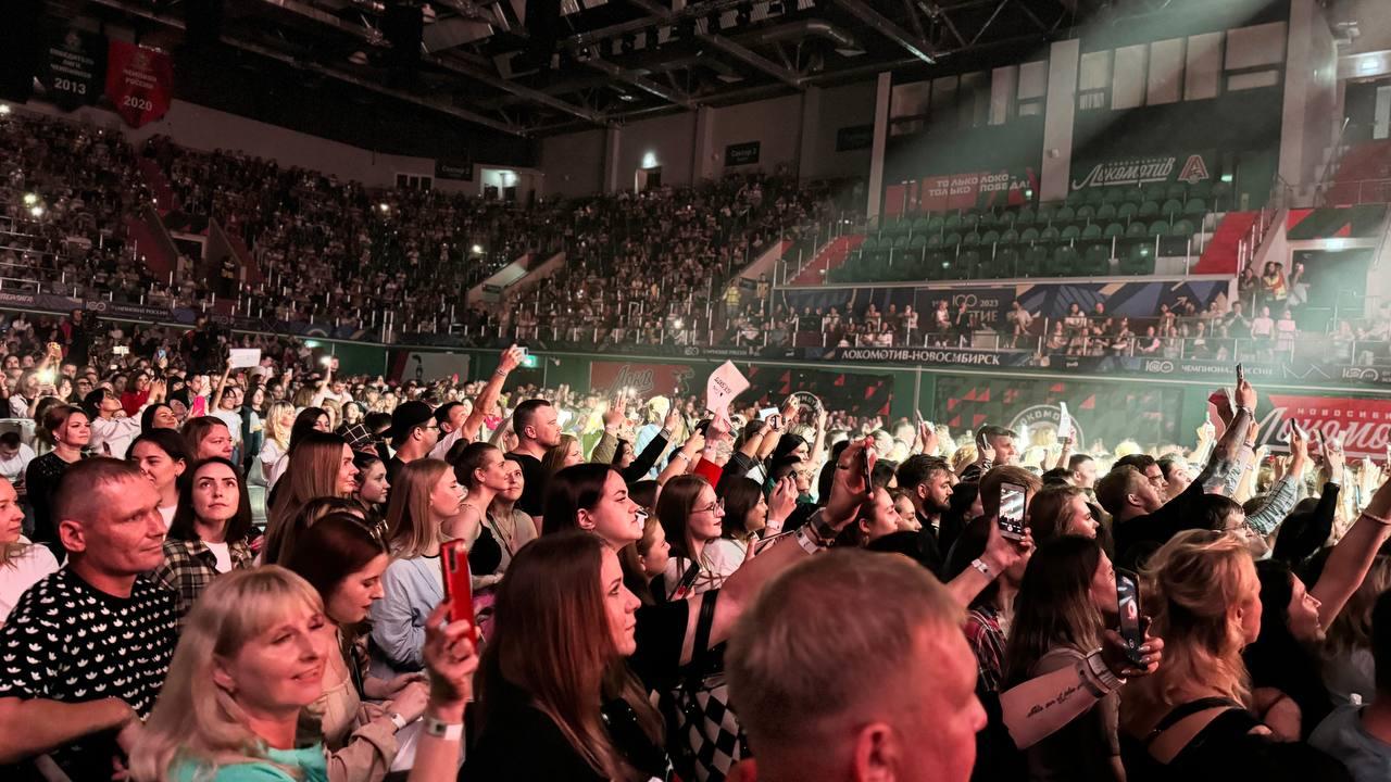 Фото Сотни новосибирцев пришли на концерт Мари Краймбрери в Локомотив-Арена. Онлайн-репортаж 14