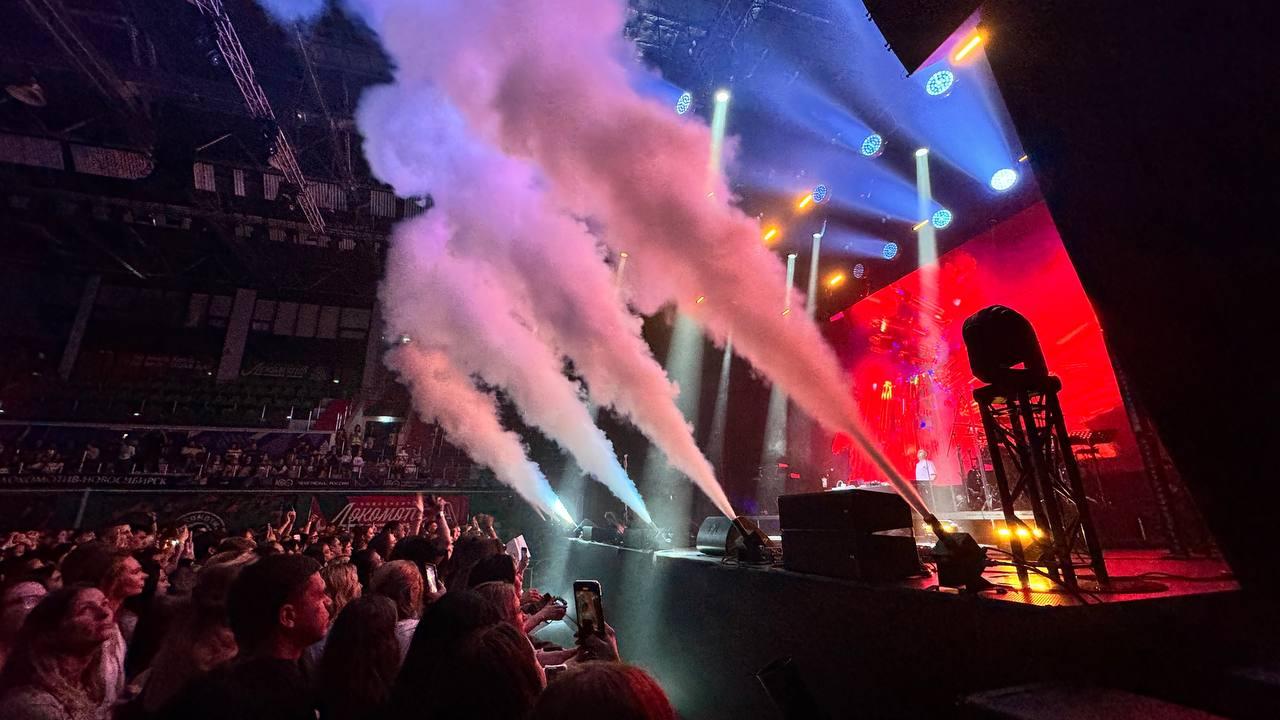 Фото Слезы фанатов и песни о бывших: новосибирцы зажгли на концерте Мари Краймбрери. 50 ярких фото 6