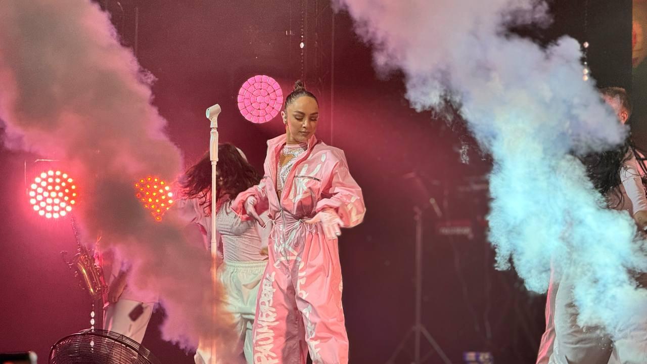 Фото Слезы фанатов и песни о бывших: новосибирцы зажгли на концерте Мари Краймбрери. 50 ярких фото 14