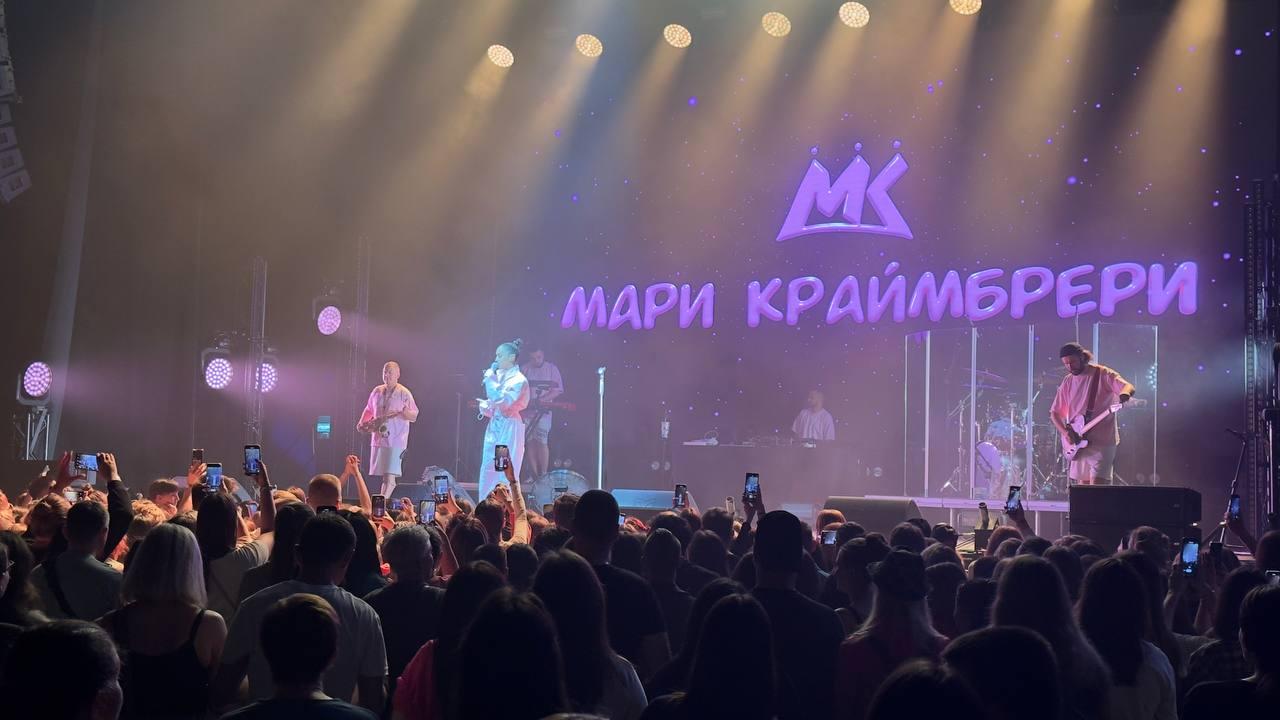 Фото Слезы фанатов и песни о бывших: новосибирцы зажгли на концерте Мари Краймбрери. 50 ярких фото 15