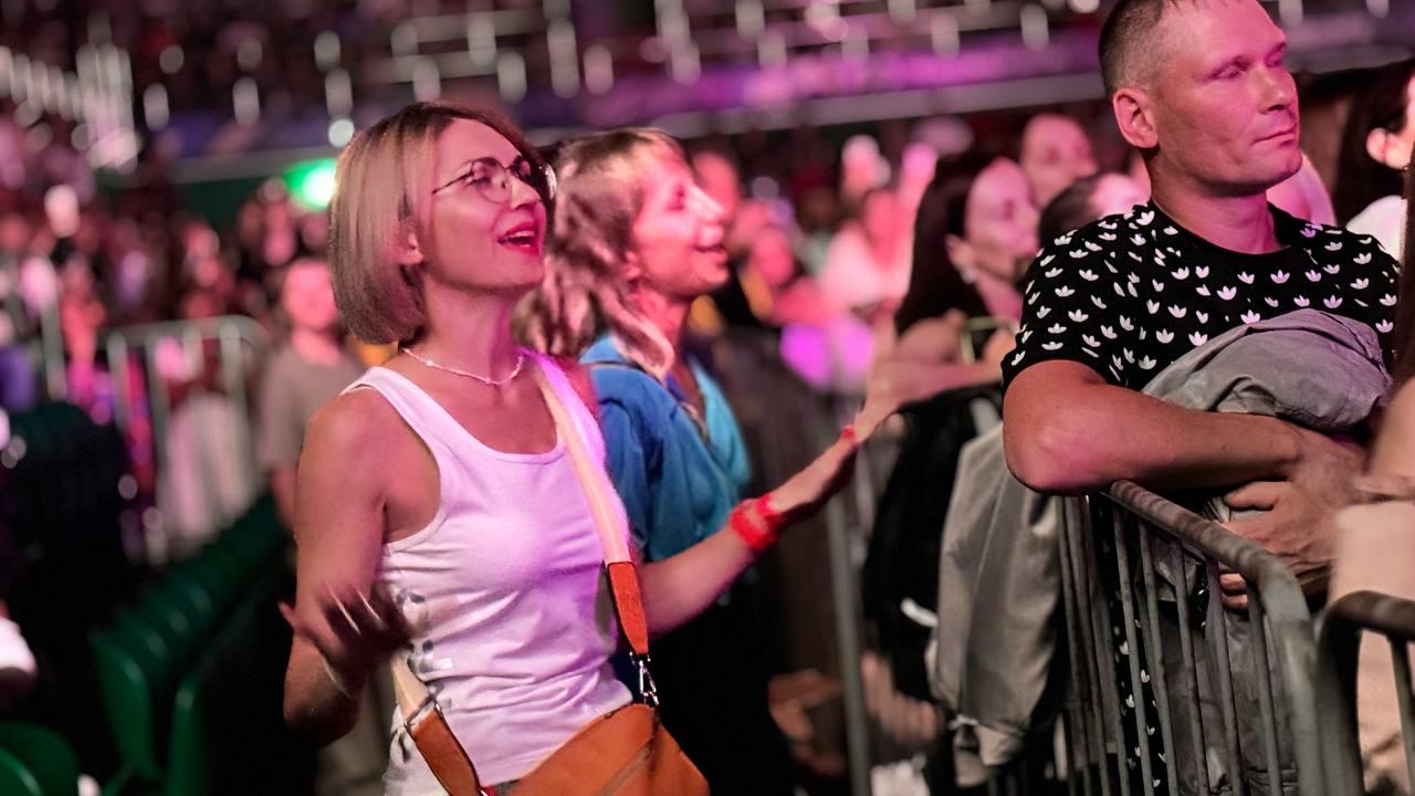 Фото Слезы фанатов и песни о бывших: новосибирцы зажгли на концерте Мари Краймбрери. 50 ярких фото 31