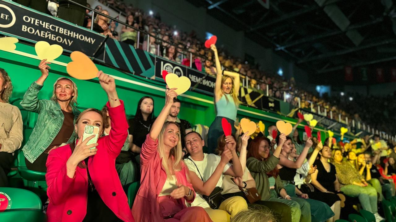 Фото Сотни новосибирцев пришли на концерт Мари Краймбрери в Локомотив-Арена. Онлайн-репортаж 4