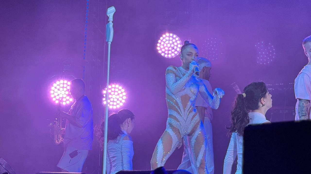 Фото Слезы фанатов и песни о бывших: новосибирцы зажгли на концерте Мари Краймбрери. 50 ярких фото 36