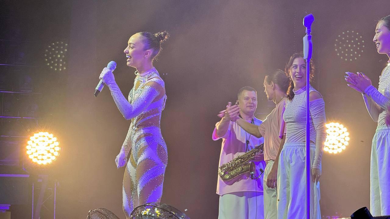 Фото Сотни новосибирцев пришли на концерт Мари Краймбрери в Локомотив-Арена. Онлайн-репортаж 2