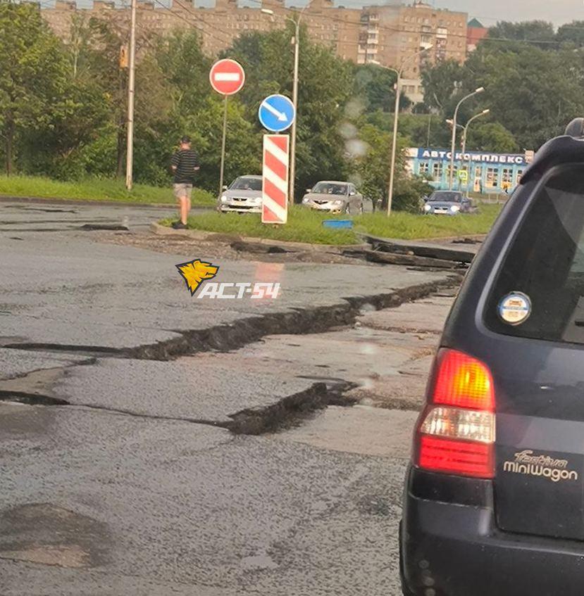 Фото Шаровая молния разрушила дома. Опубликованы страшные кадры урагана в Новосибирске 6