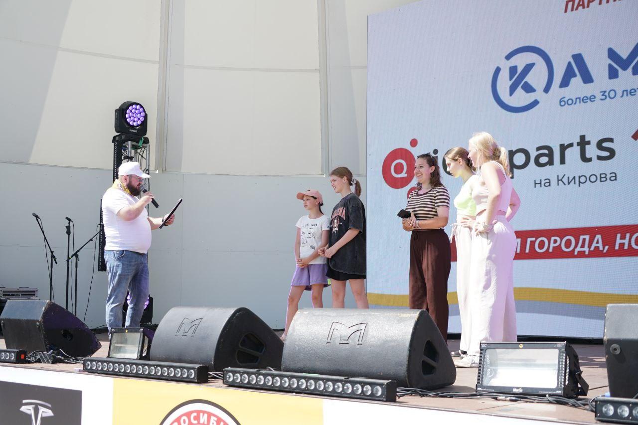 Фото Концерт Ирины Салтыковой и 131 кг баклавы: опубликованы фото празднования Дня города в Центральном парке 4