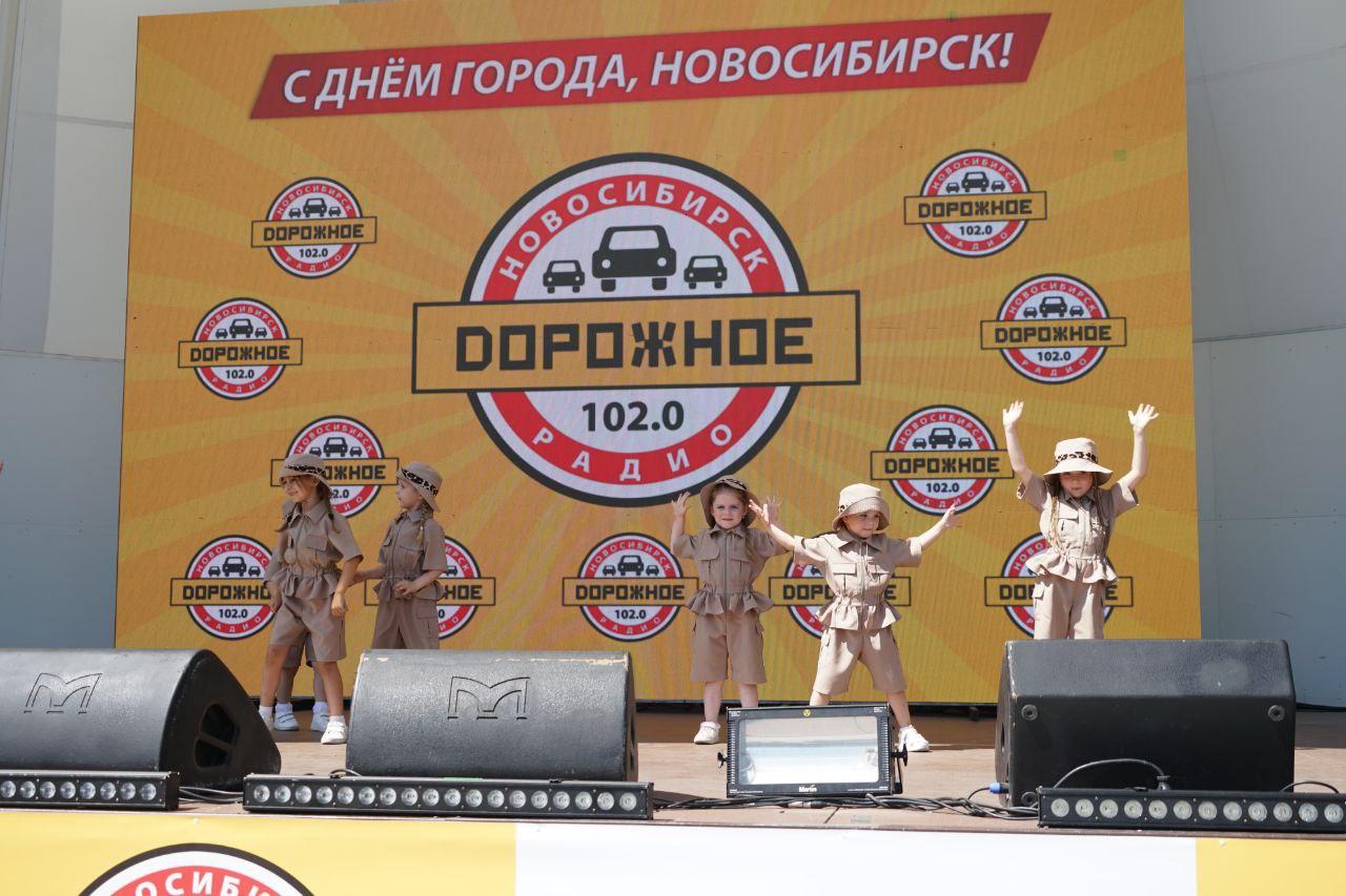 Фото Концерт Ирины Салтыковой и 131 кг баклавы: опубликованы фото празднования Дня города в Центральном парке 21
