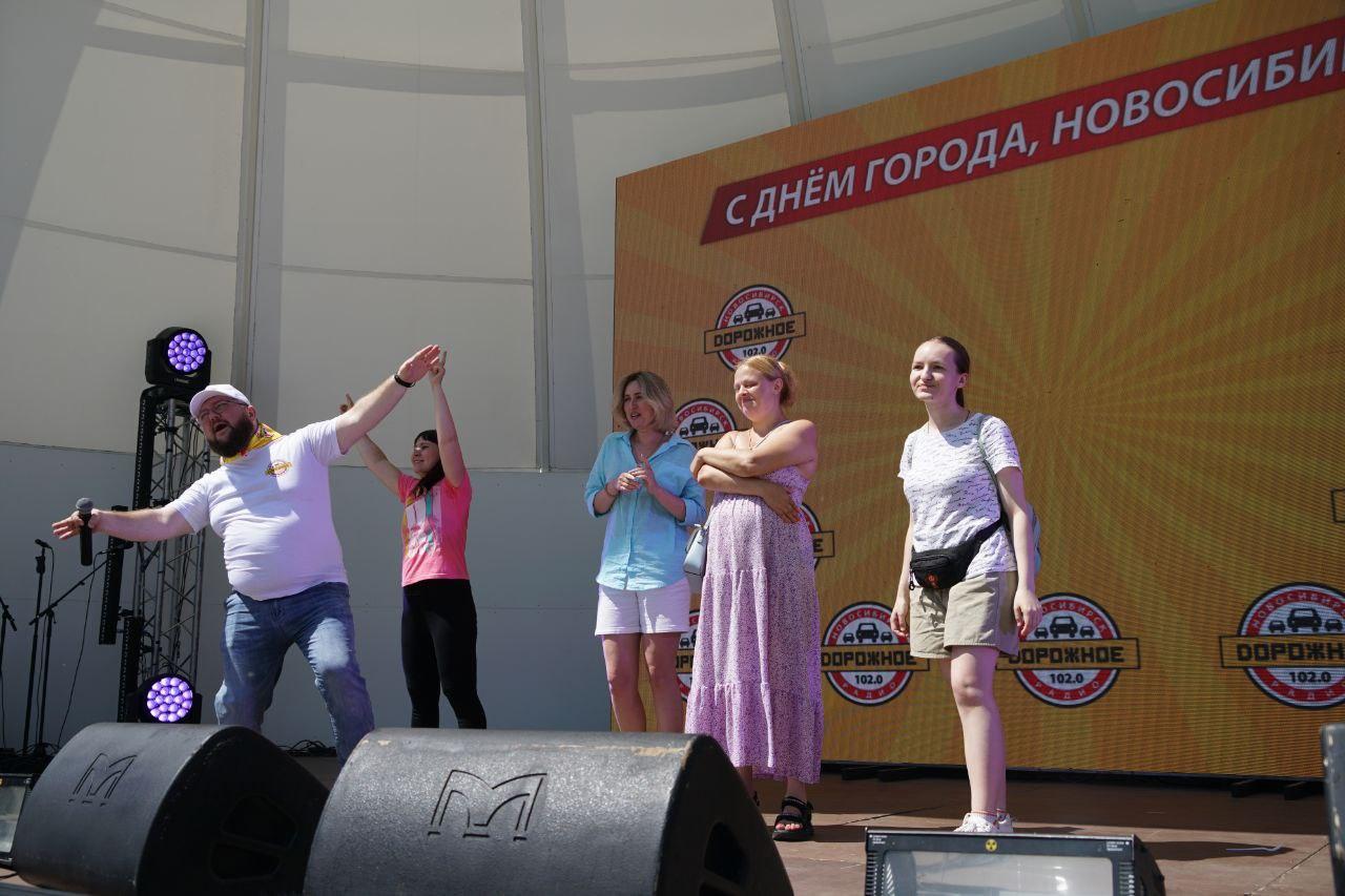Фото Концерт Ирины Салтыковой и 131 кг баклавы: опубликованы фото празднования Дня города в Центральном парке 24
