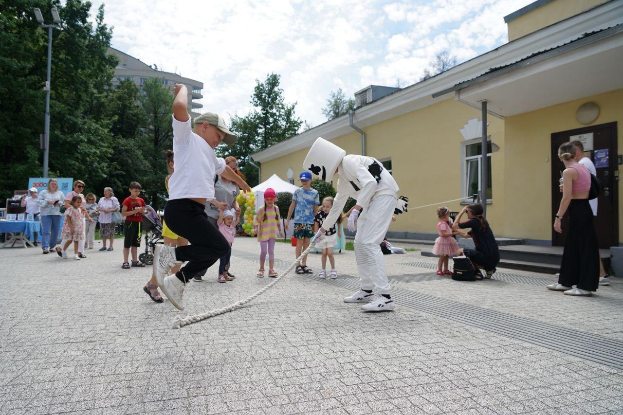 Фото Концерт Ирины Салтыковой и 131 кг баклавы: опубликованы фото празднования Дня города в Центральном парке 28