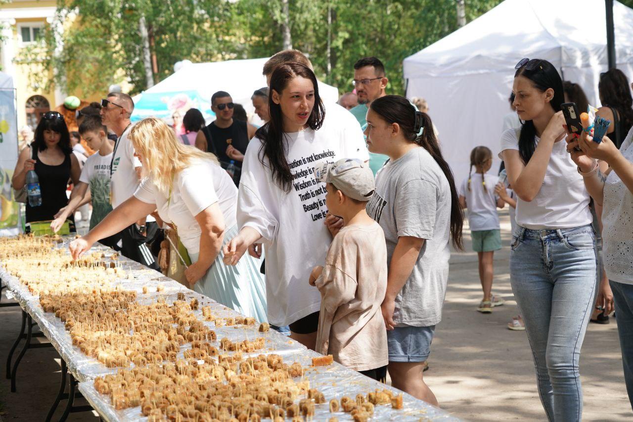 Фото Концерт Ирины Салтыковой и 131 кг баклавы: опубликованы фото празднования Дня города в Центральном парке 2