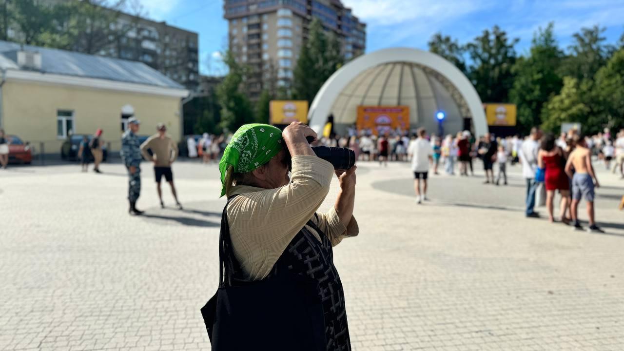 Фото Концерт Ирины Салтыковой и 131 кг баклавы: опубликованы фото празднования Дня города в Центральном парке 39