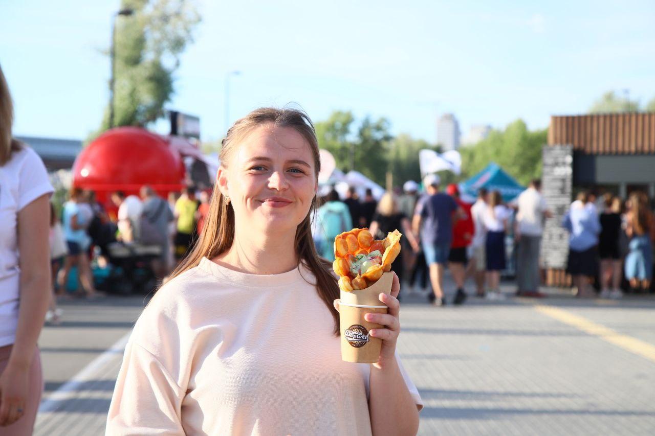Фото Концерт Ирины Салтыковой и 131 кг баклавы: опубликованы фото празднования Дня города в Центральном парке 55